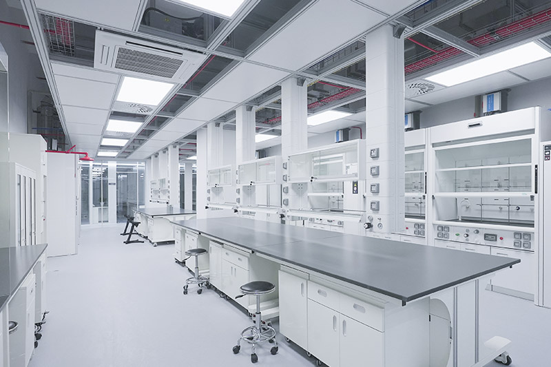 正镶白实验室革新：安全与科技的现代融合